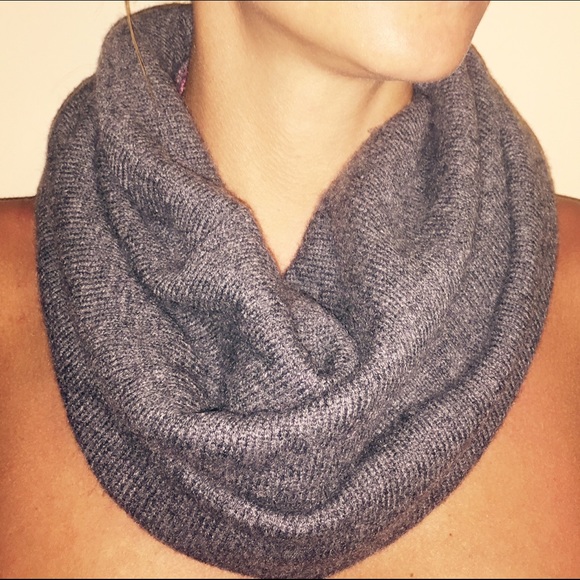 Cashmere reversible scarf