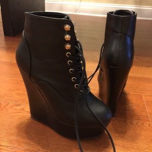 Heel boots