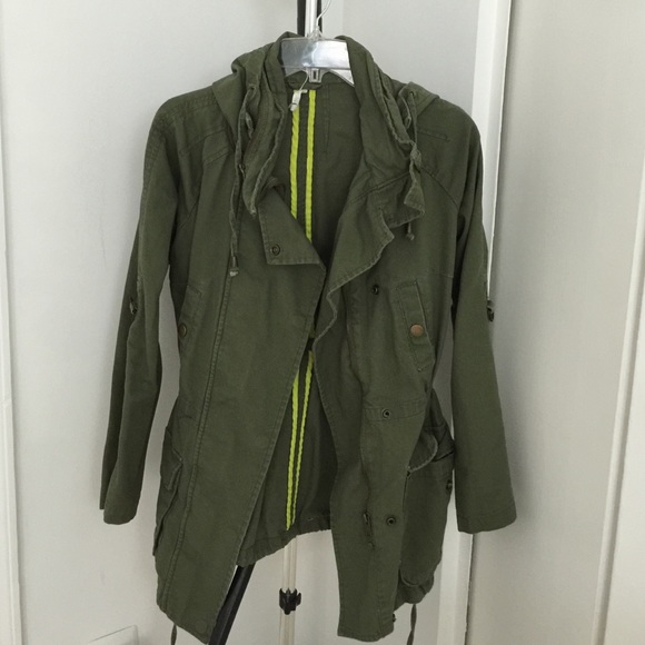 Green jacket - Picture 1 of 3
