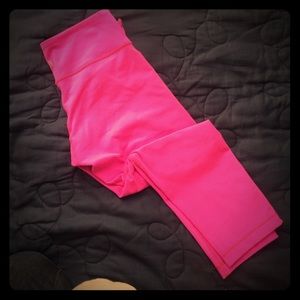 Lululemon hot pink wunder-unders!