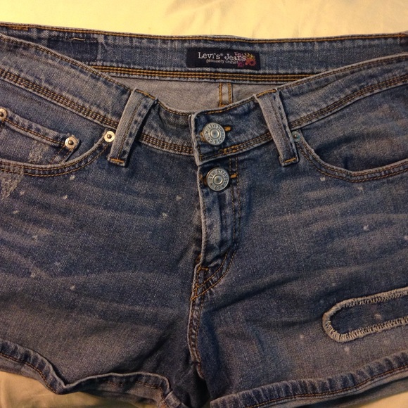 LEVI'S HIGH WAISTED SHORTS