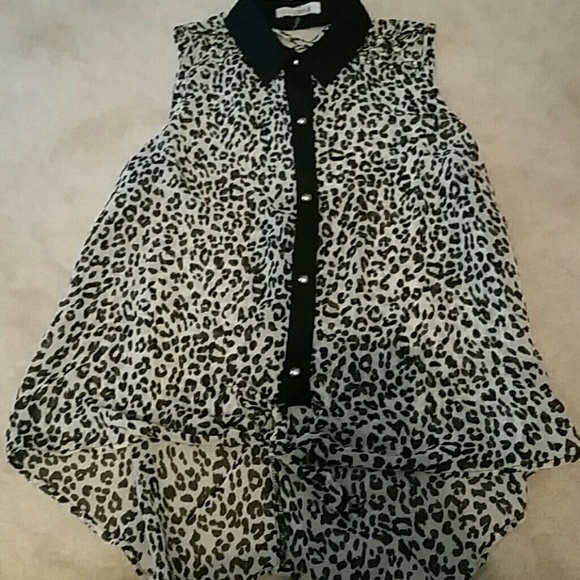 Cute print top NWOT