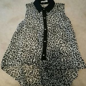 Cute print top NWOT