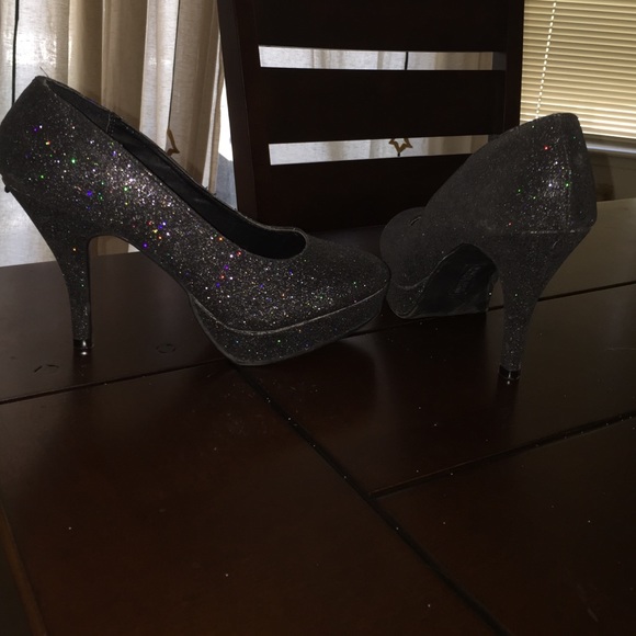 Kenneth Cole Reaction iridescent heels
