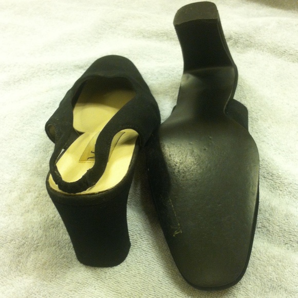 Heels - Picture 2 of 4