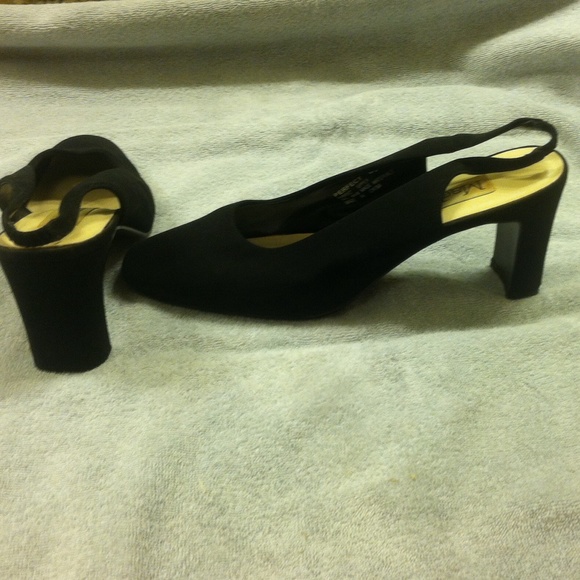 Heels - Picture 3 of 4
