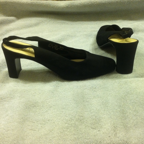 Heels - Picture 4 of 4