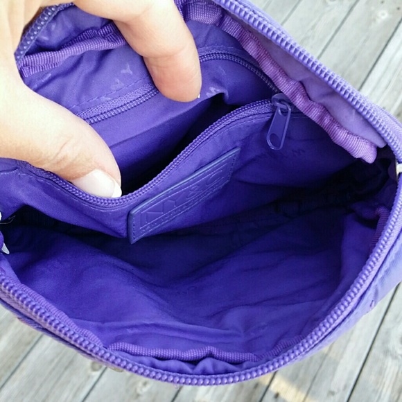 $5 ⭐️ Cute Lightweight Purple Clutch - Picture 3 of 3