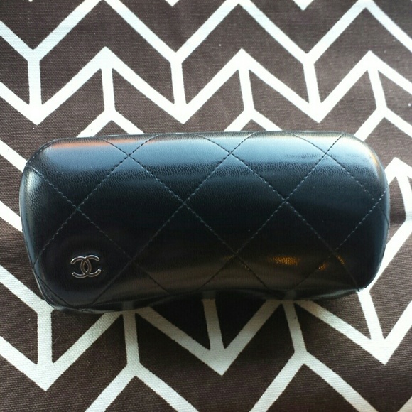 Sunglasses case BOX and accessories only!!!!