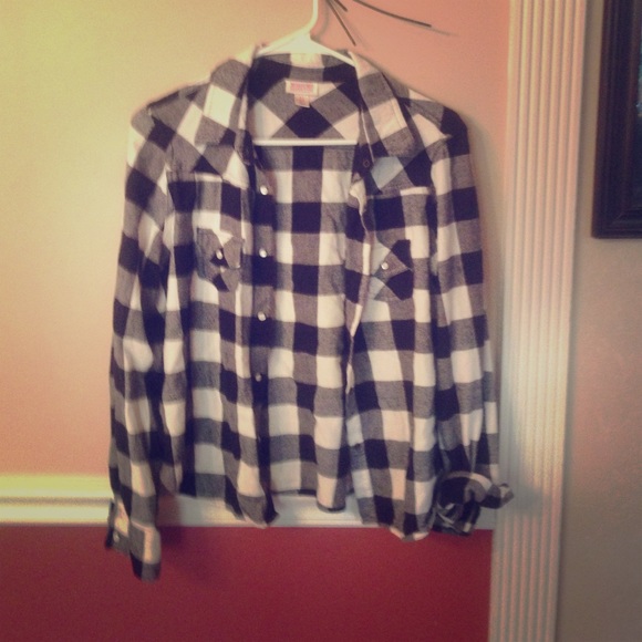 Black and White Long Sleeve Flannel