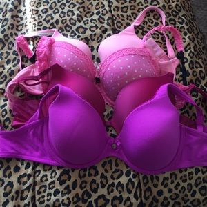 A bundle of 4 vs bras