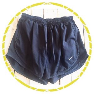 ⭐️️️NIKE TEMPO SHORTS WOMENS SIZE MEDIUM⭐️