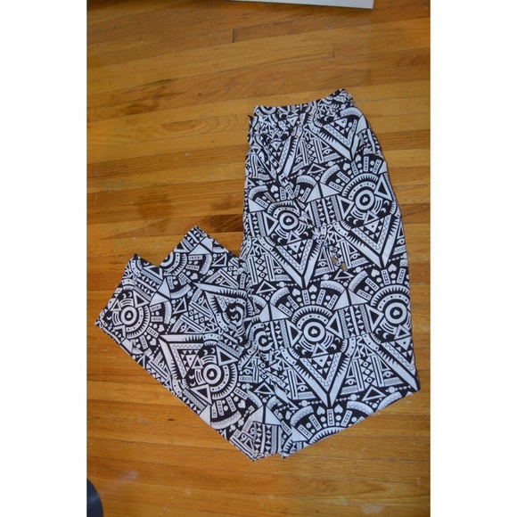 H&M Aztec printed high waited pants 🔳