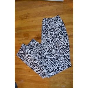 H&M Aztec printed high waited pants 🔳