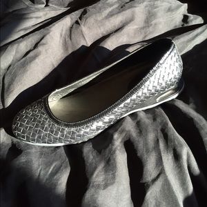 Cole Haan quilted black flats, w/ nike air💖