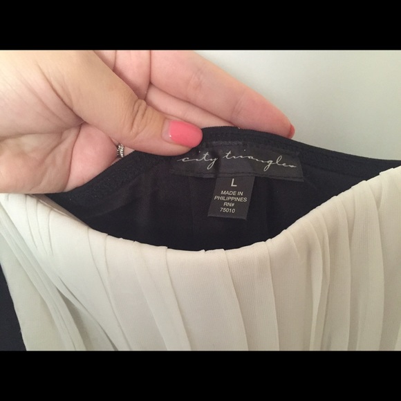 Dress ⚪️⚫️ - Picture 3 of 4