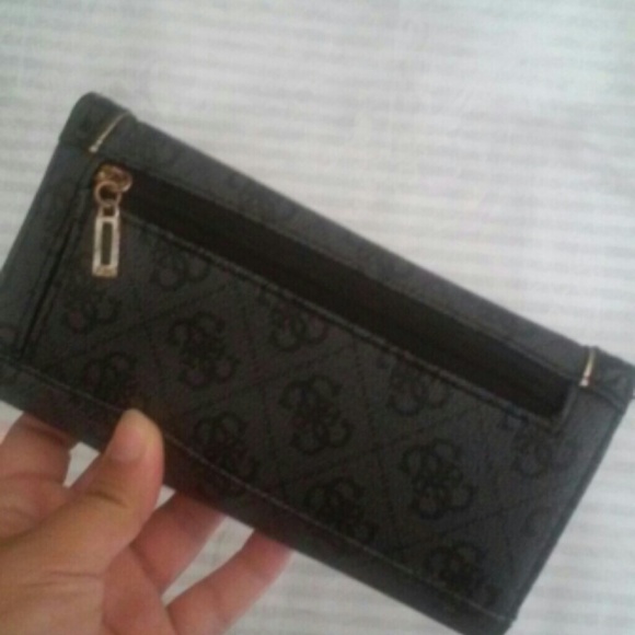 Guess wallet - Picture 2 of 4