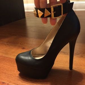 Black heels with ankle strap!