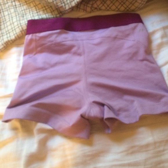 Nike Pros - Picture 2 of 3