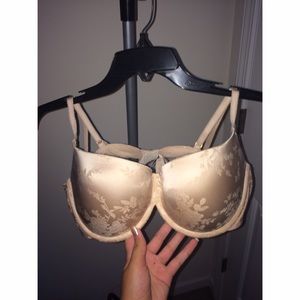 38D new with tags Victoria's Secret push up Bra