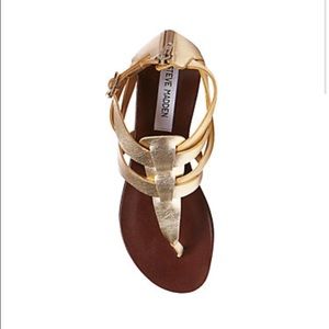💛NWT: Brand new in box: Steve Madden Gold Sandals