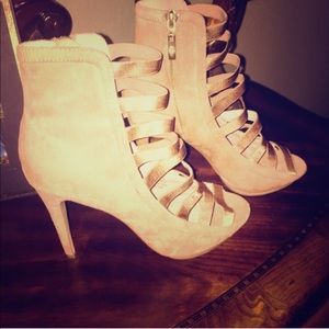 🎈Blowout Sale🎈 Zigi Soho Suede Peep-toe Heel