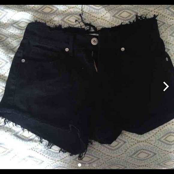 Super cute black Pacsun shorts
