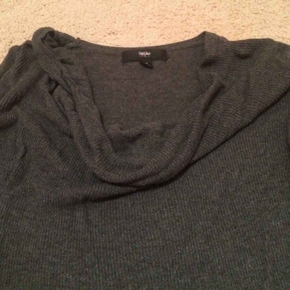 •gray sweater• - Picture 2 of 2