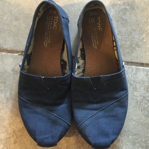 Blue Toms