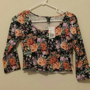 BRAND NEW-Floral Crop Top