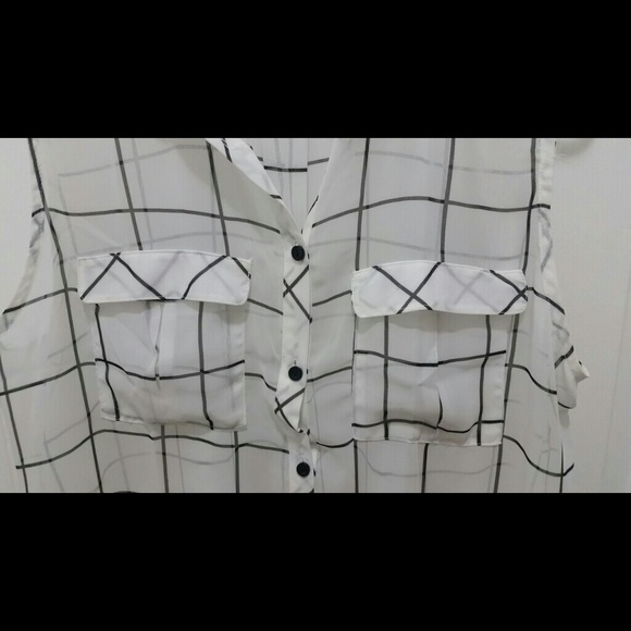White/black Sleeveless blouse