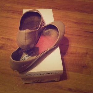 Steve Madden Flats- Taupe