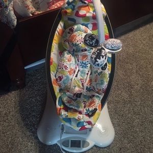 4 moms mamaroo swing with infant insert
