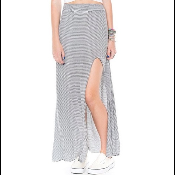 BRANDY MELVILLE MAXI SKIRT