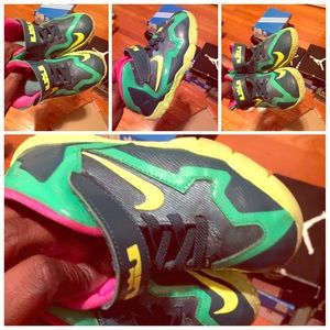 Toddler Lebrons sz 9