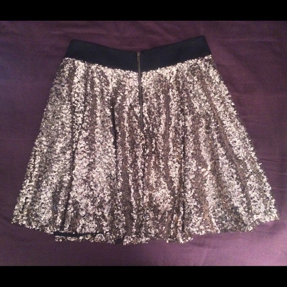 gold sequin skirt - Picture 4 of 4