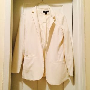 White fitted blazer