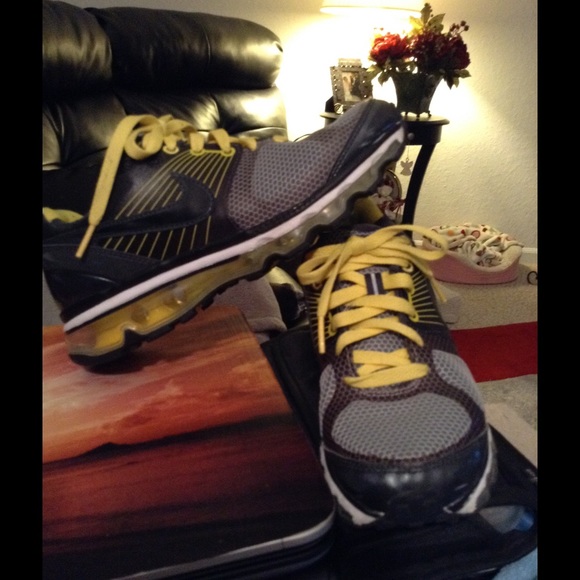 SOLD ON MERCARI.  Nike Air size 6.5