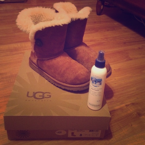 UGGs w/ Bailey Button