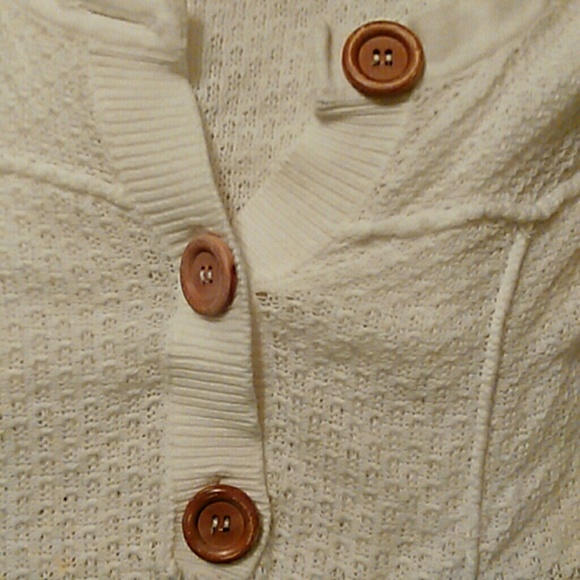 Cream knit pullover - Picture 2 of 2