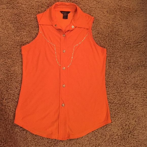 Western Ethics Tops - Button down ladies western shirt with jewels.