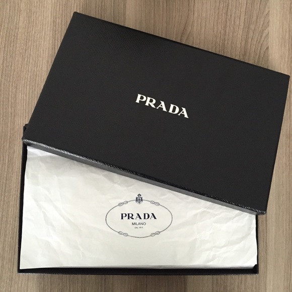 *SOLD* Prada Portafoglio Tracolla Clutch/Wallet - Picture 4 of 4