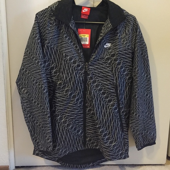 NWT Nike Hooded Nylon Running Jacket in size Small