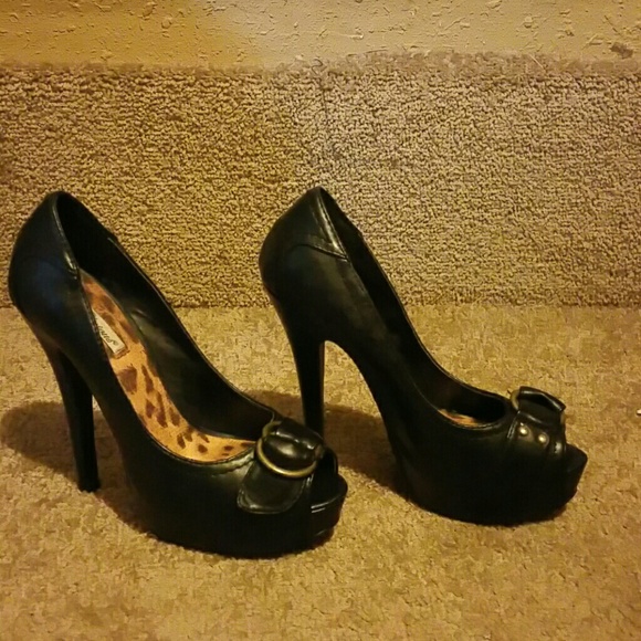 High heals - Picture 2 of 4