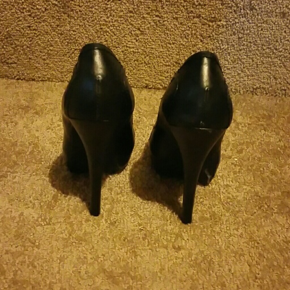 High heals - Picture 3 of 4