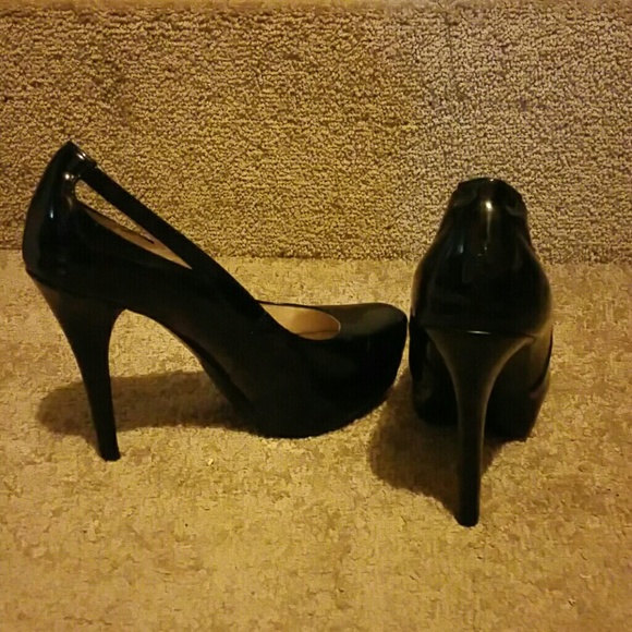 High heals - Picture 2 of 3