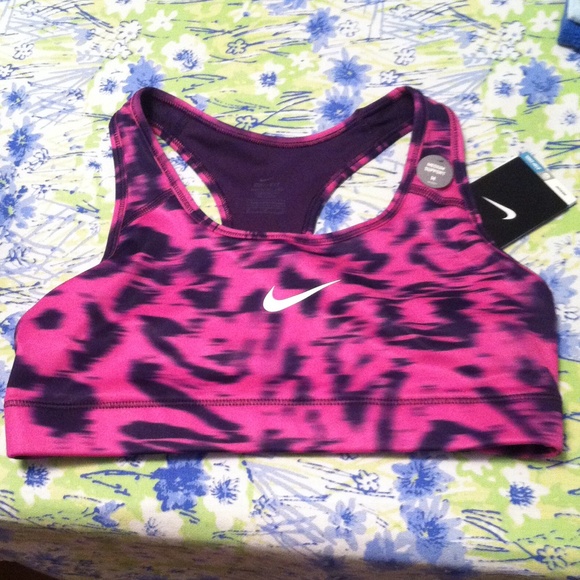 Nike Tops - NWT Nike sports bra