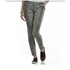 Moto Skinny Jeans by Bongo. NWT. SZ:9 Juniors