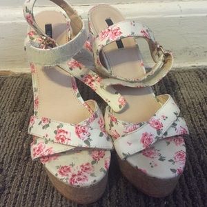 Flowery wedges