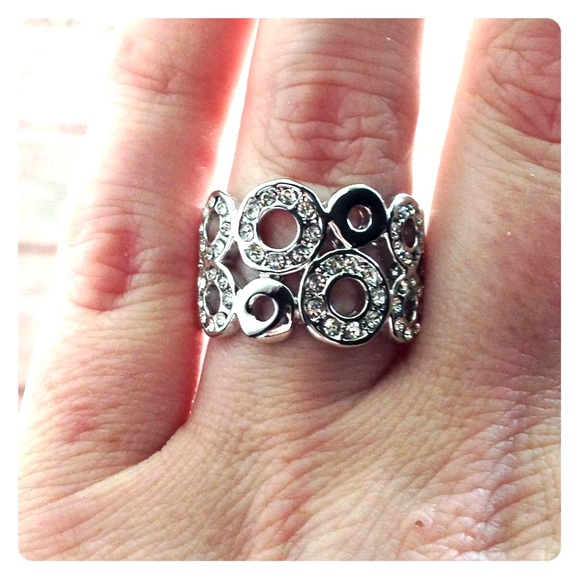 Jewelry - 18k White Gold Plated Circles Pave Crystal Ring